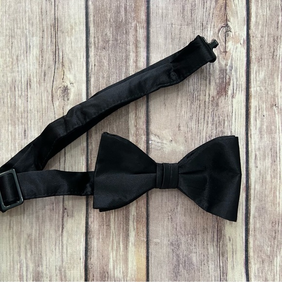 Men’s Cufflinks and Black Bow Tie Set - Picture 4 of 6